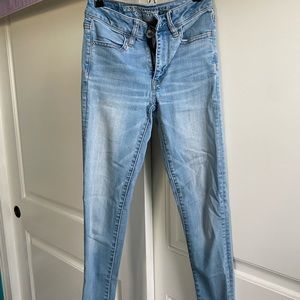 american eagle light wash skinny jeans